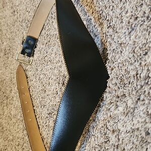 STUNNING80S BLACK LEATHER V SHAPE GOLD STUDDED BELT